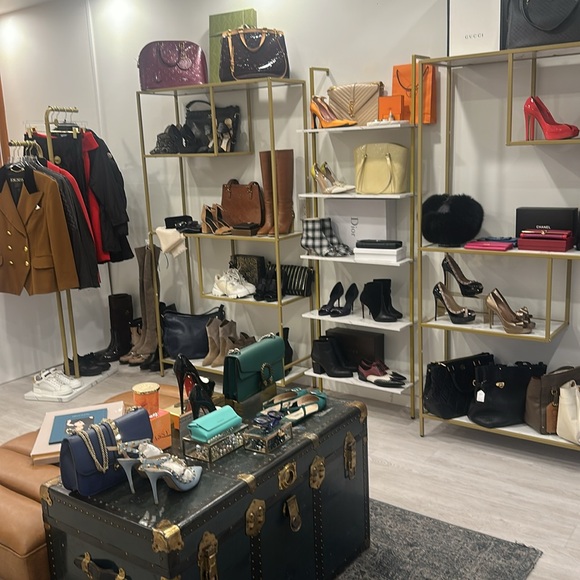 Quick list luxury items - Picture 1 of 5